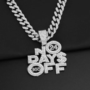 Pingente  "No Days OFF" + Corrente de Brinde